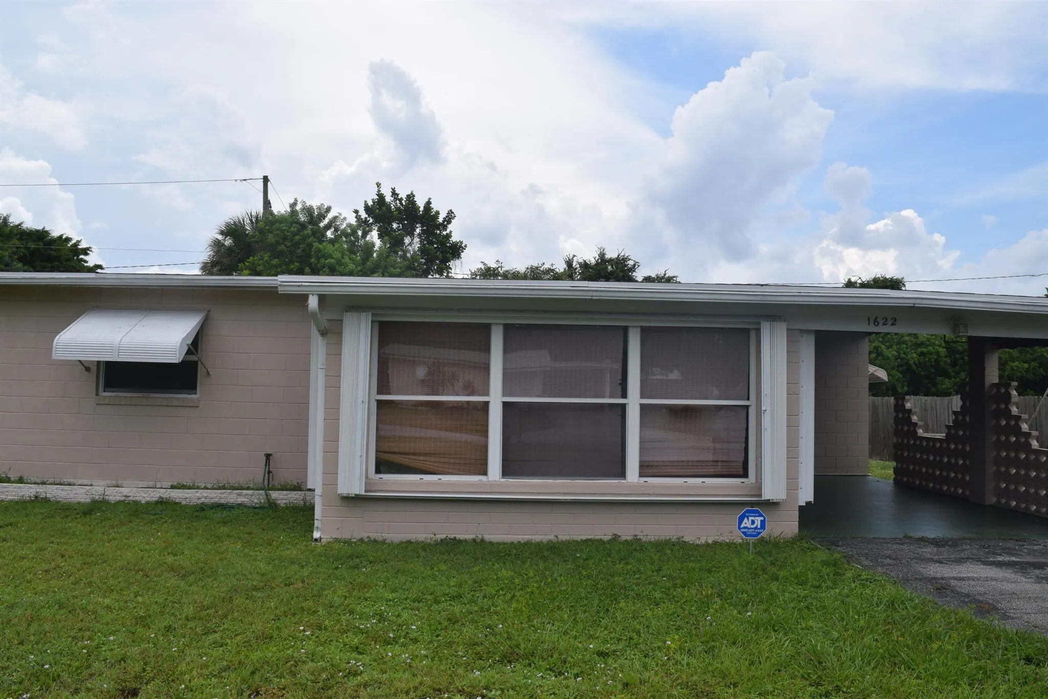 1622 NE Maureen Court