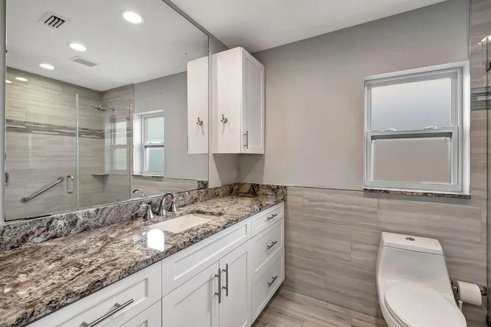 5846 Mirror Lakes Boulevard