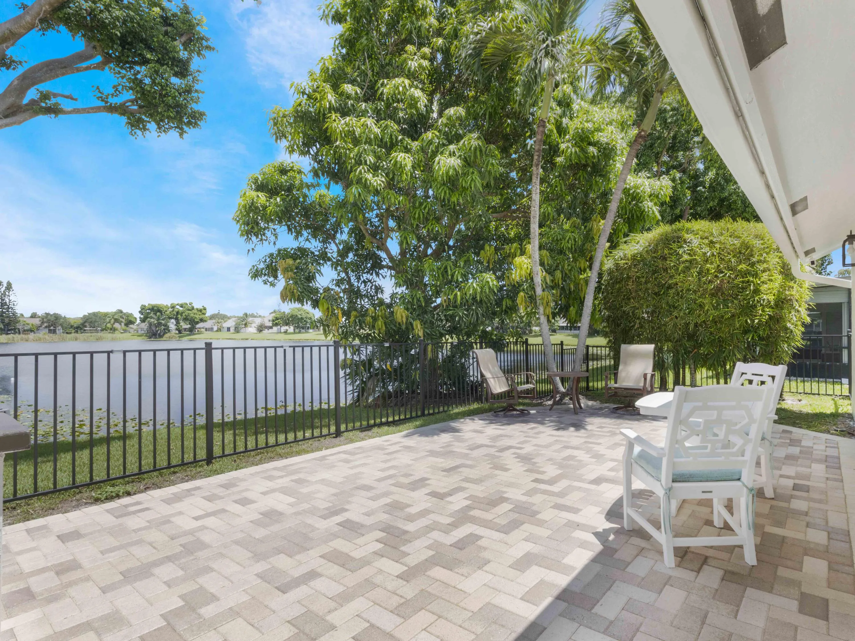 1812 Edgewater Drive