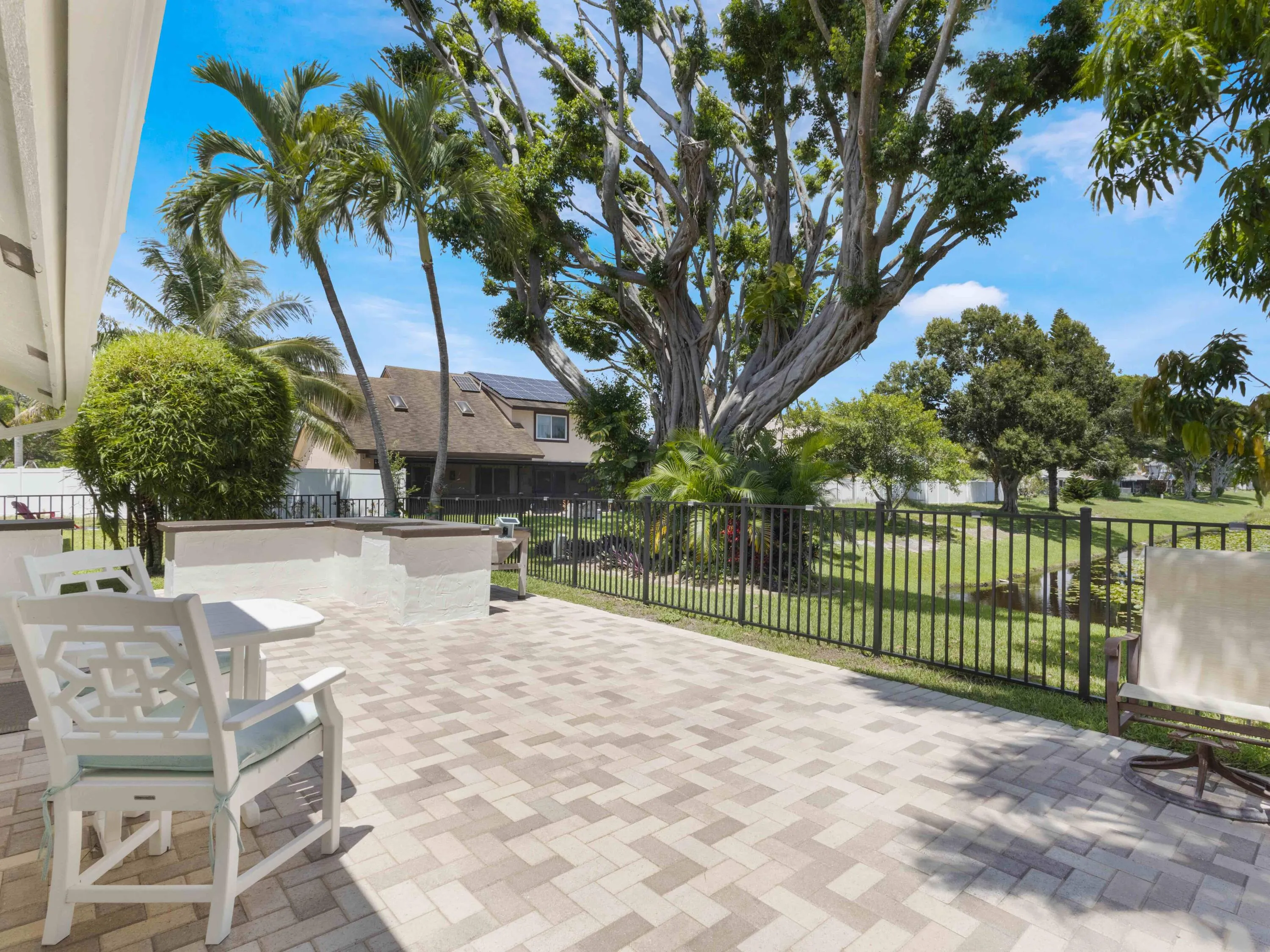 1812 Edgewater Drive