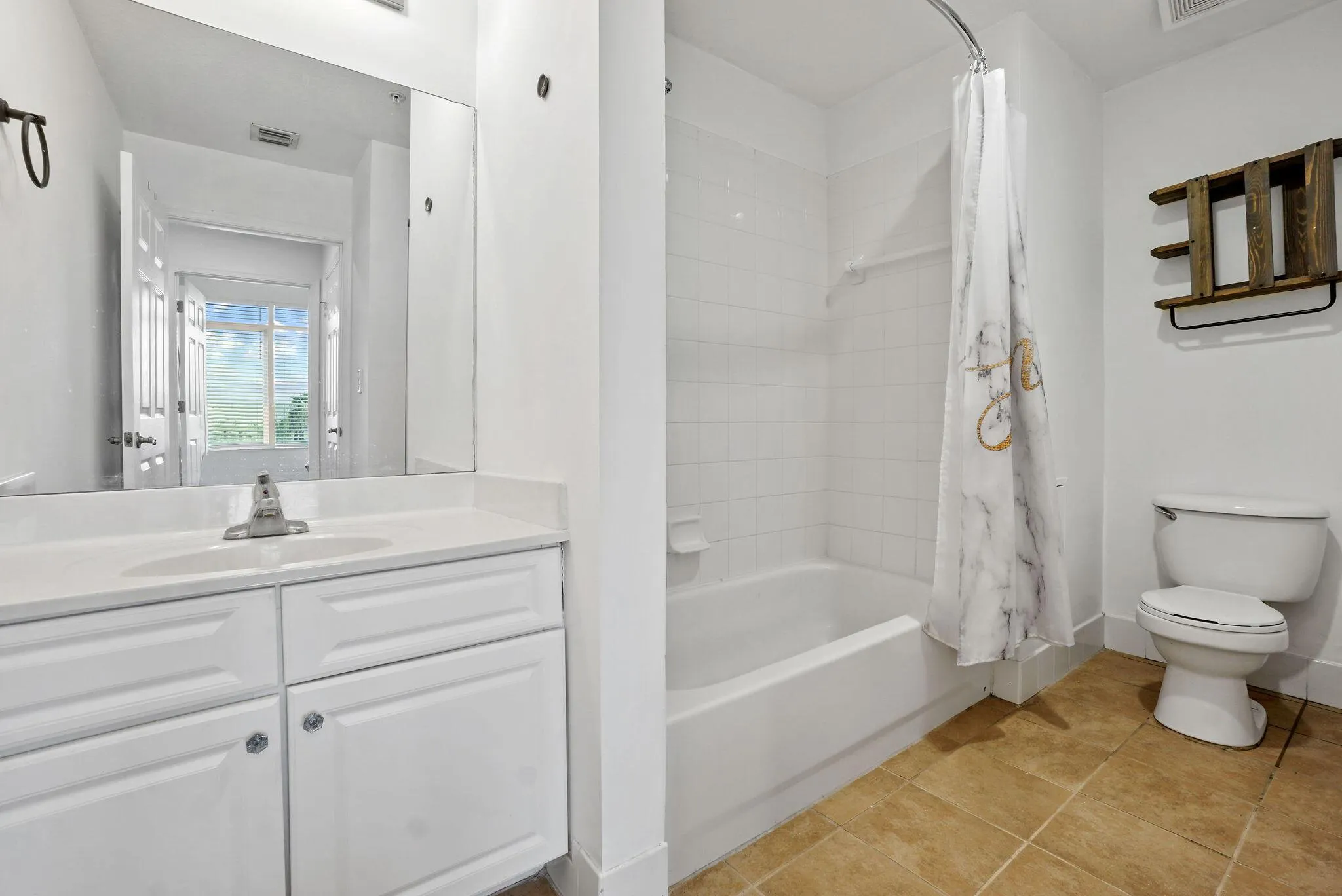 1200 Town Center Drive, #401