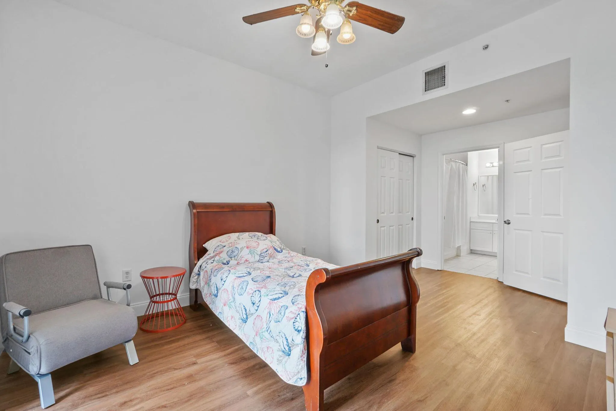 1200 Town Center Drive, #401