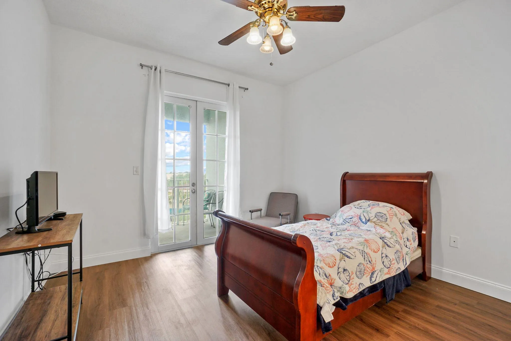 1200 Town Center Drive, #401