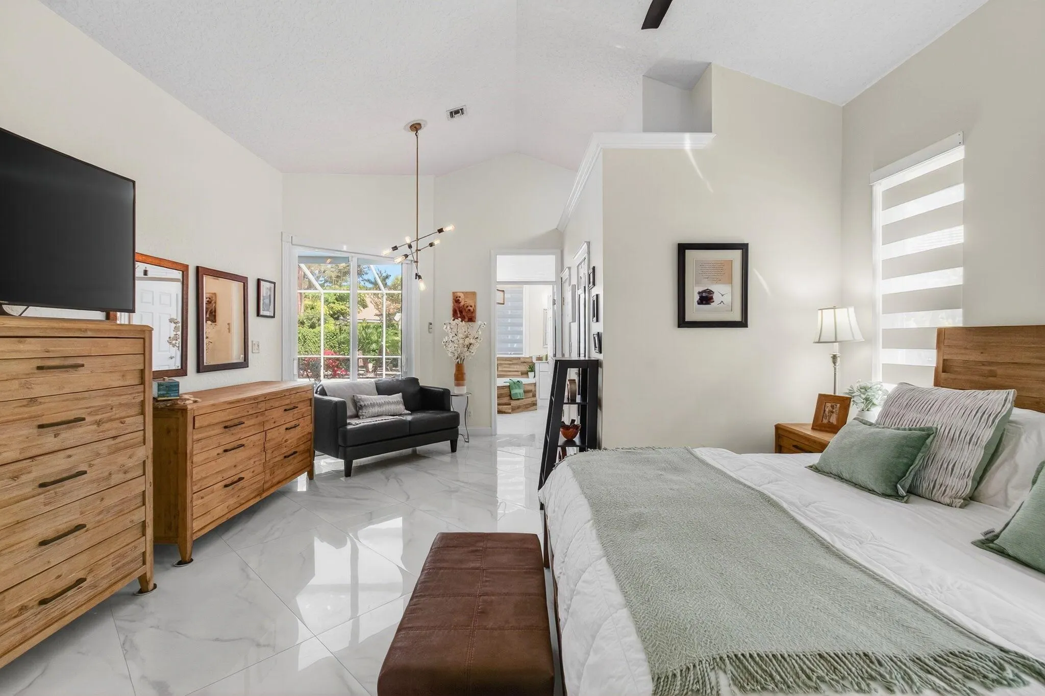2736 Devon Court