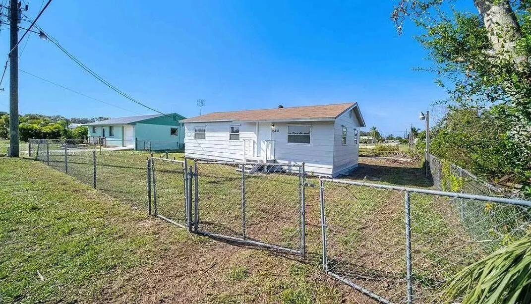 1520 Hunter Road, #A