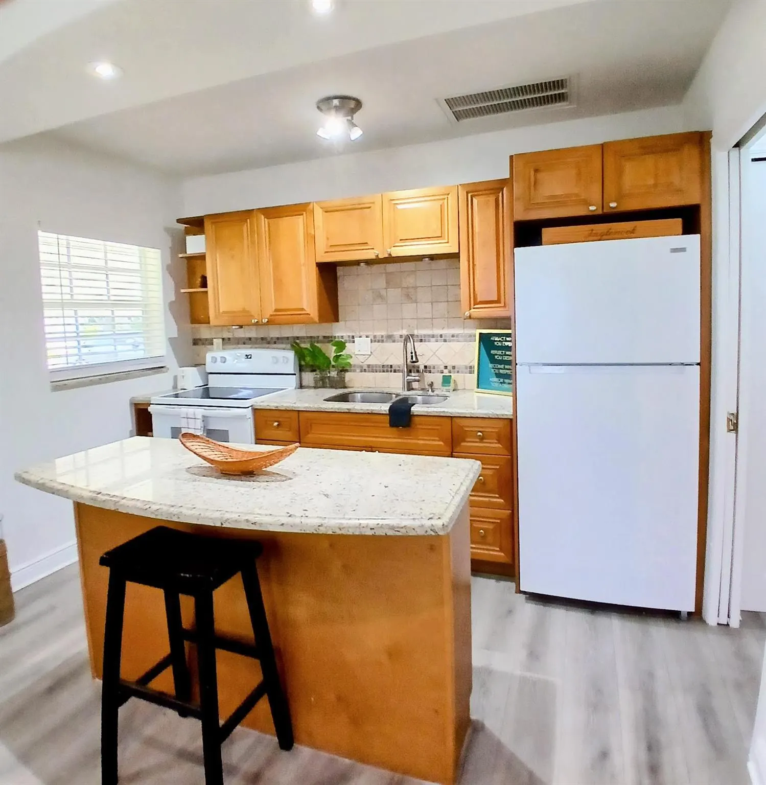 1137 NE 9th Avenue, #1137 S