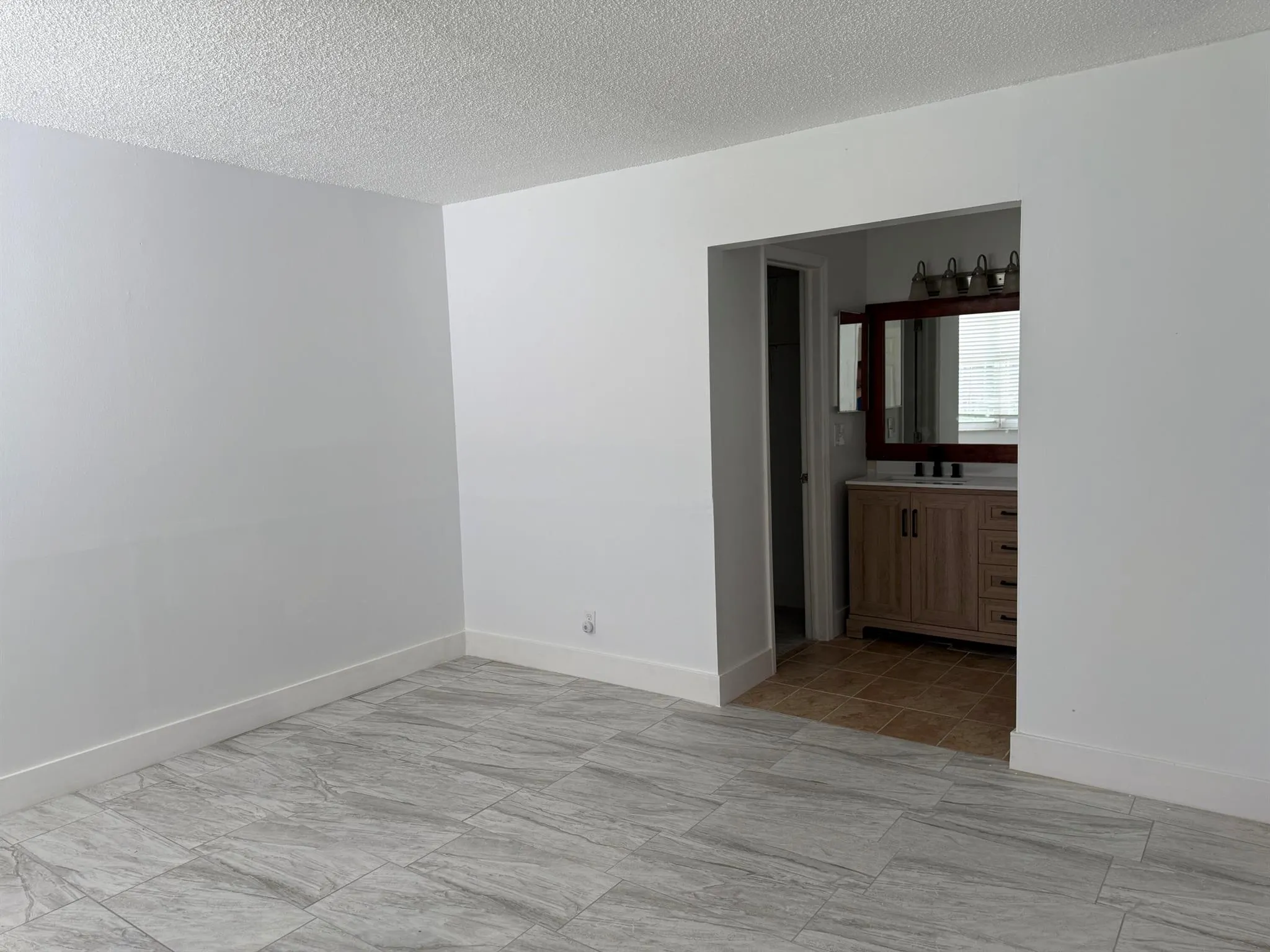 9411 Evergreen Place, #102