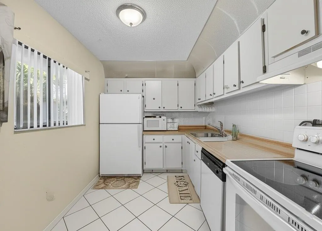 5340 Las Verdes Circle, #303