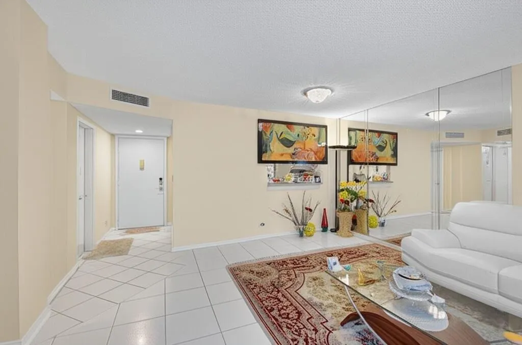 5340 Las Verdes Circle, #303