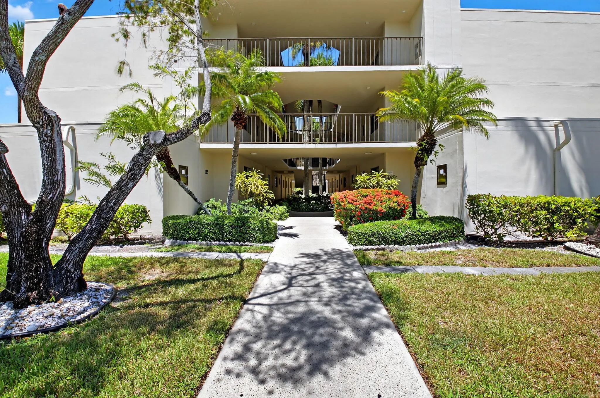 5340 Las Verdes Circle, #303