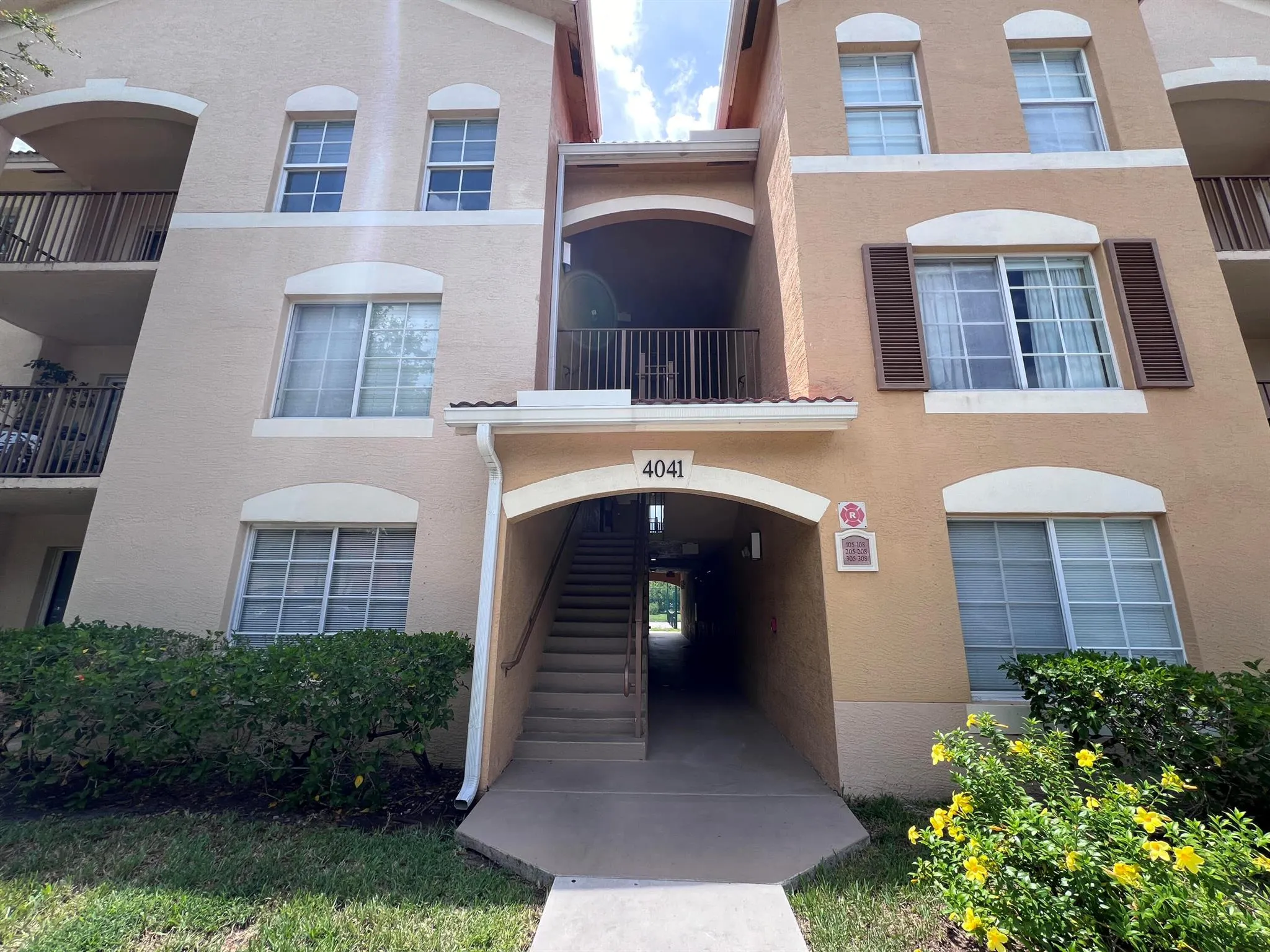4041 San Marino Boulevard, #305