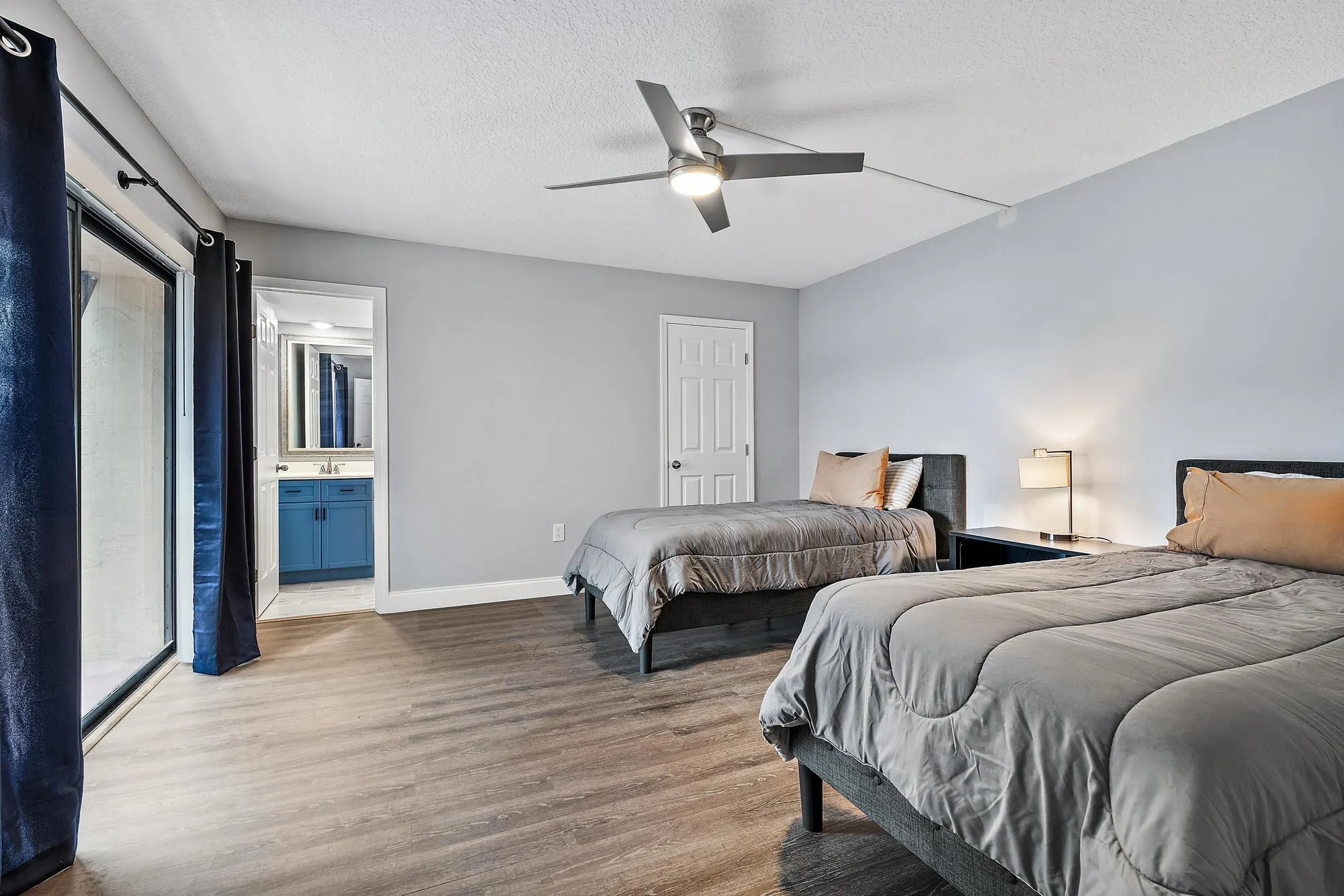 825 Center Street, #1b