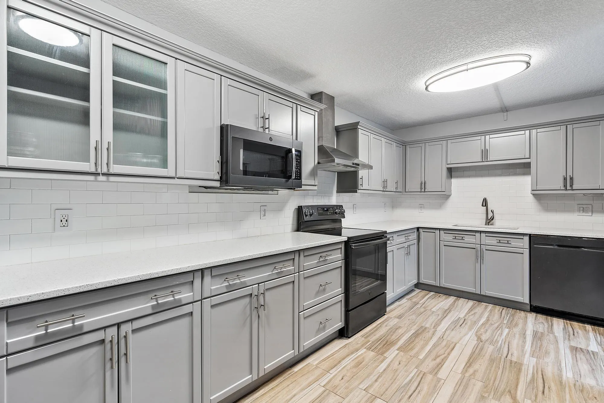 825 Center Street, #1b