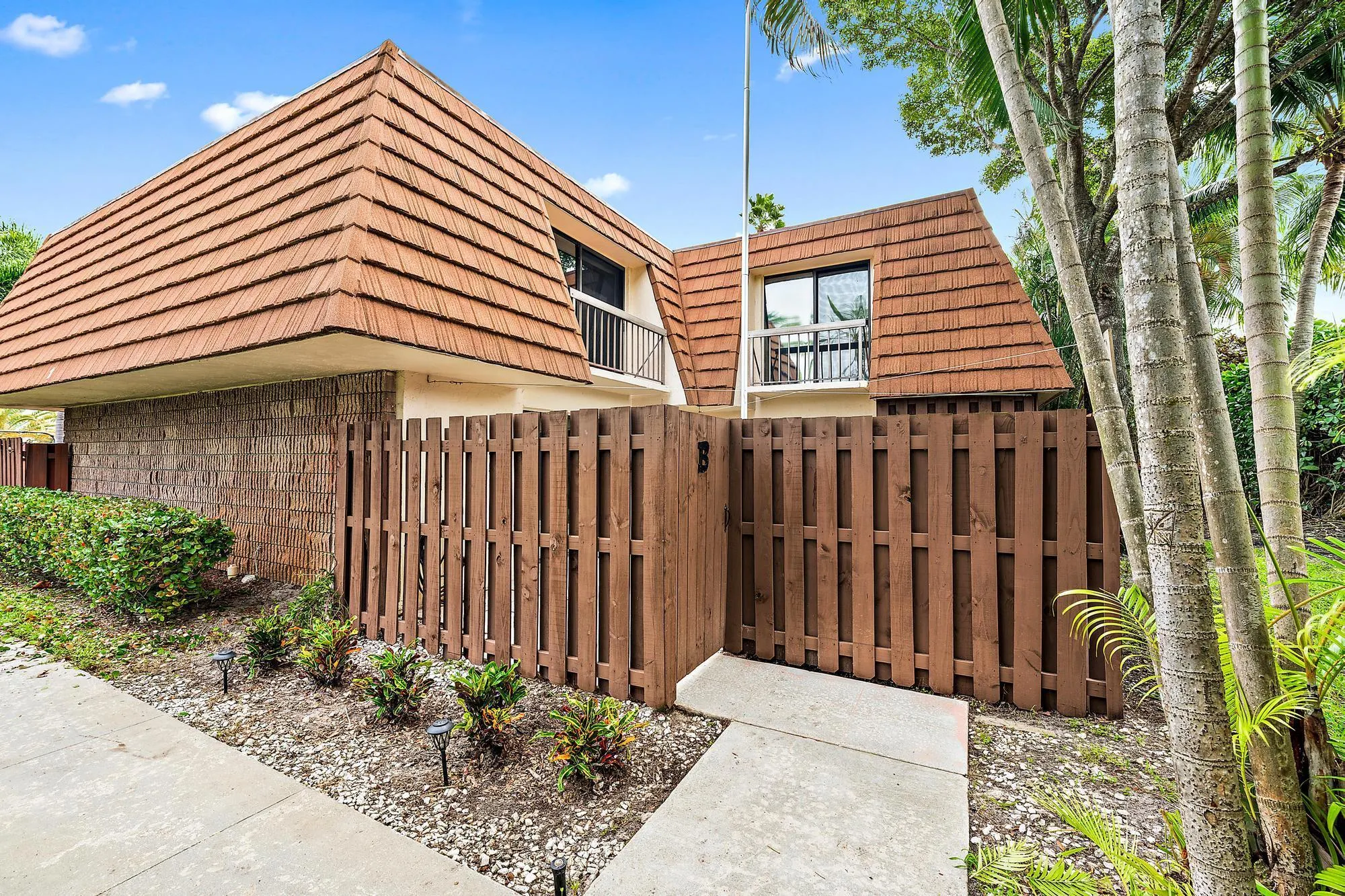 825 Center Street, #1b