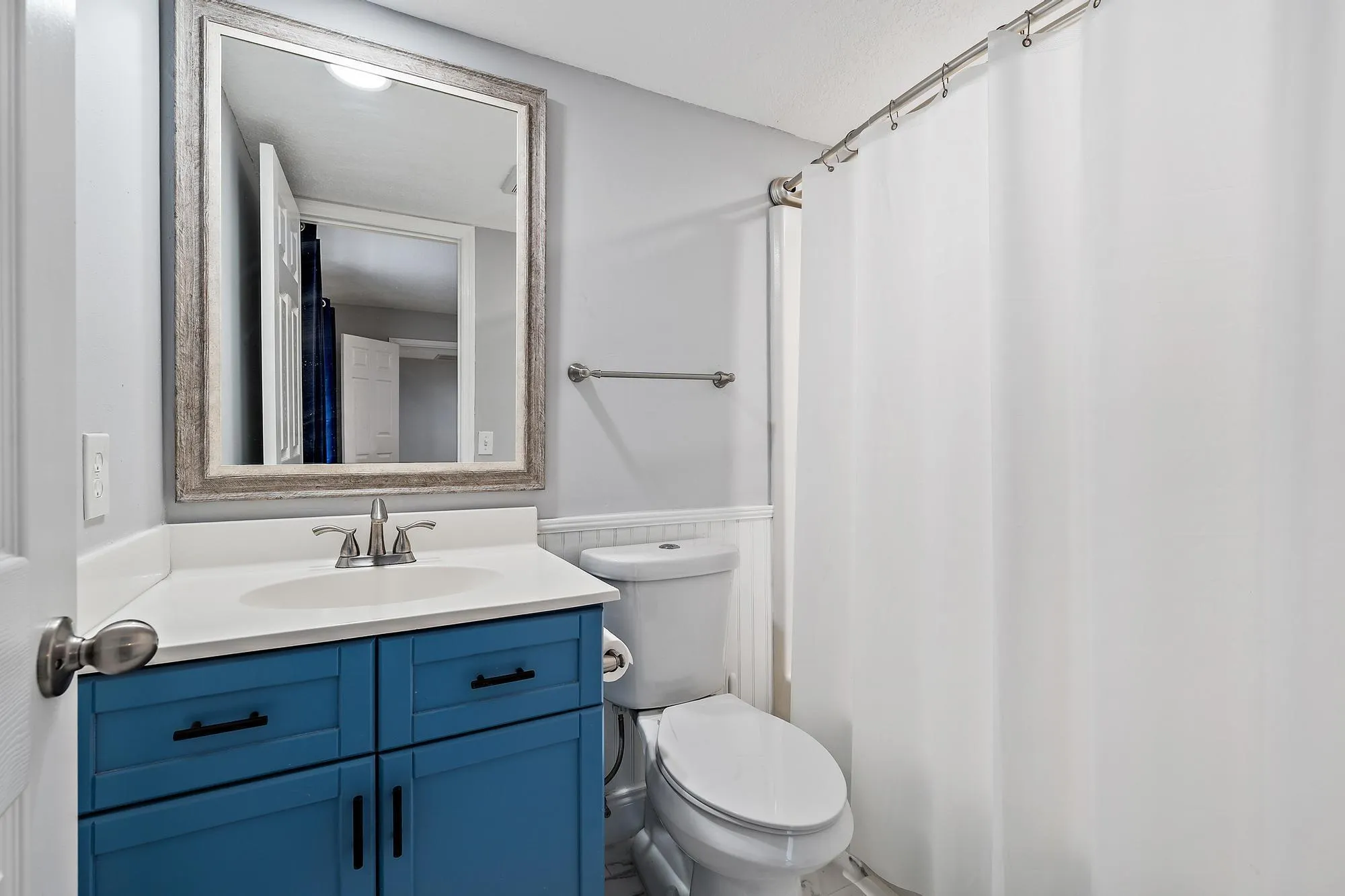 825 Center Street, #1b