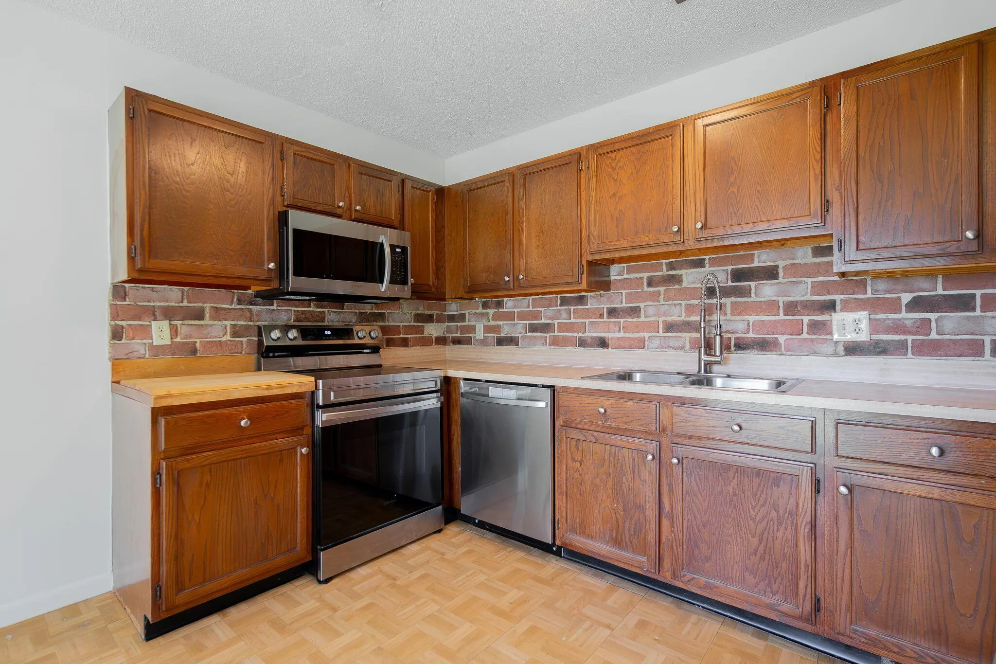 7786 Blairwood Circle N