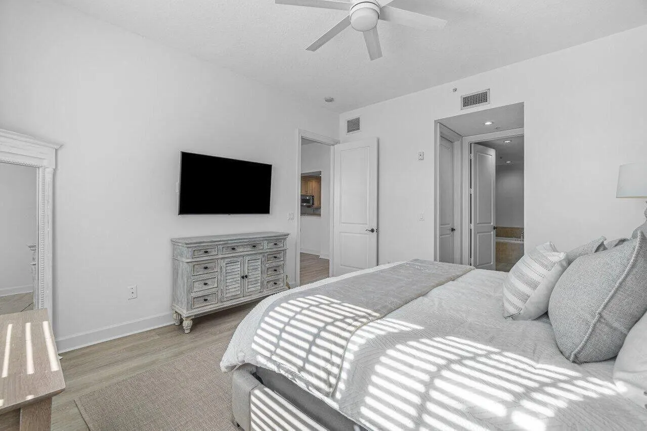 200 NE 2nd Avenue, #401
