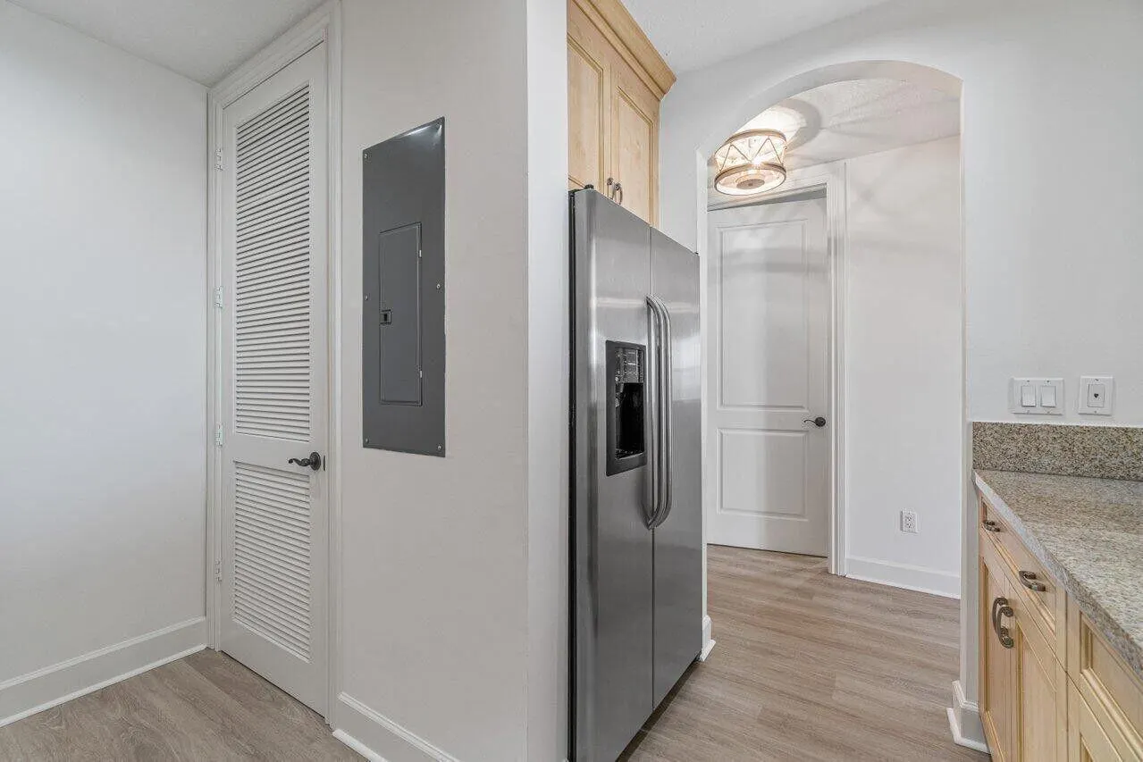 200 NE 2nd Avenue, #401