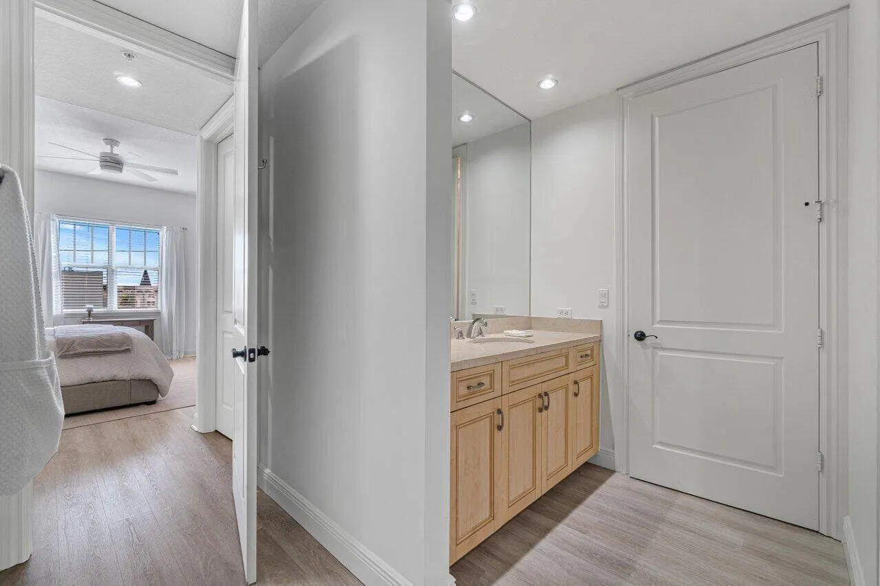 200 NE 2nd Avenue, #401