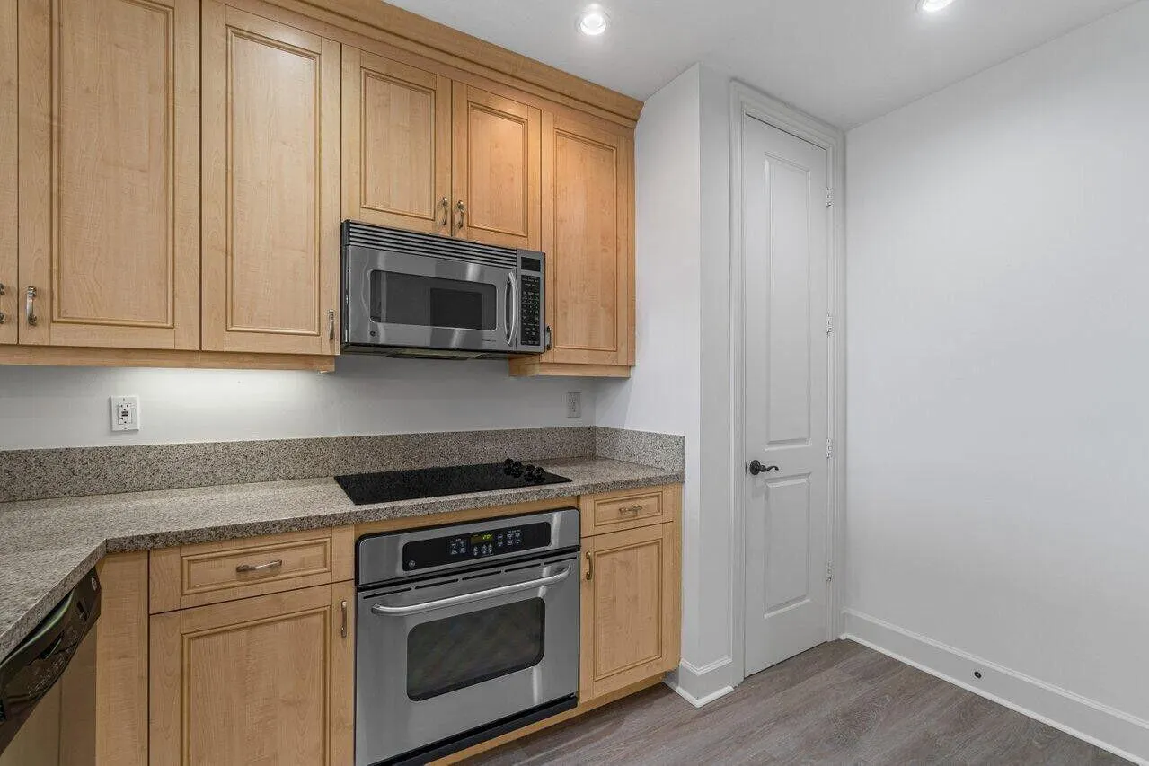 200 NE 2nd Avenue, #401