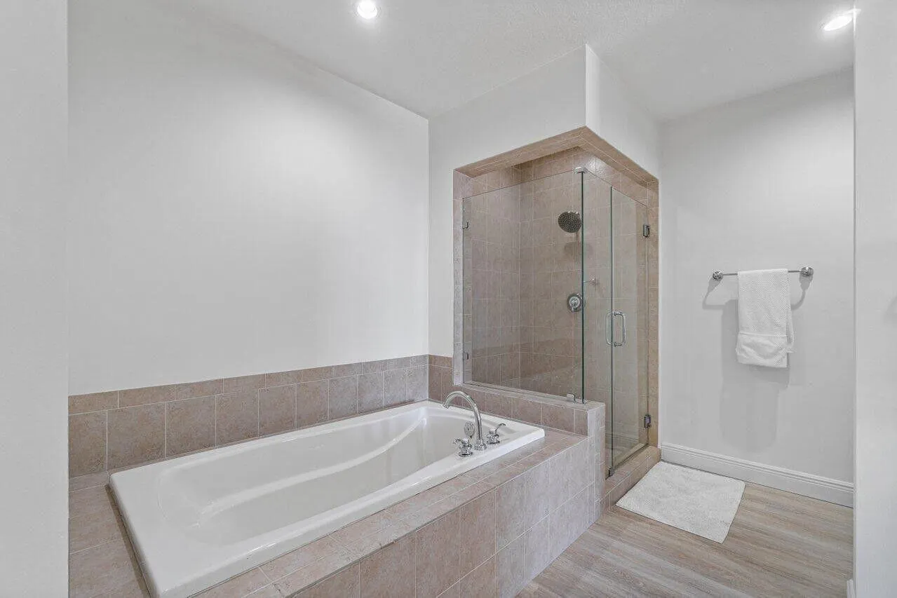 200 NE 2nd Avenue, #401