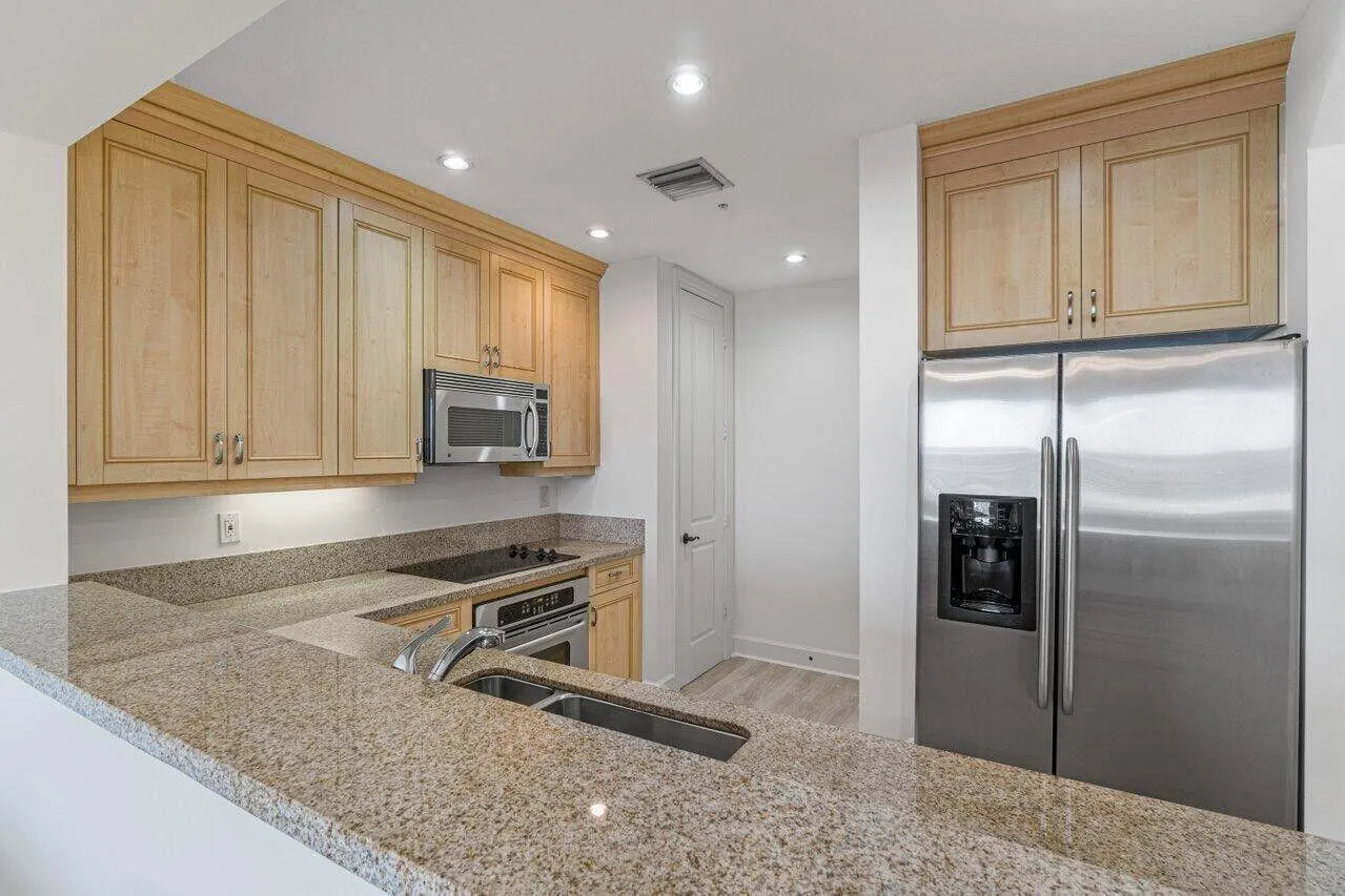 200 NE 2nd Avenue, #401