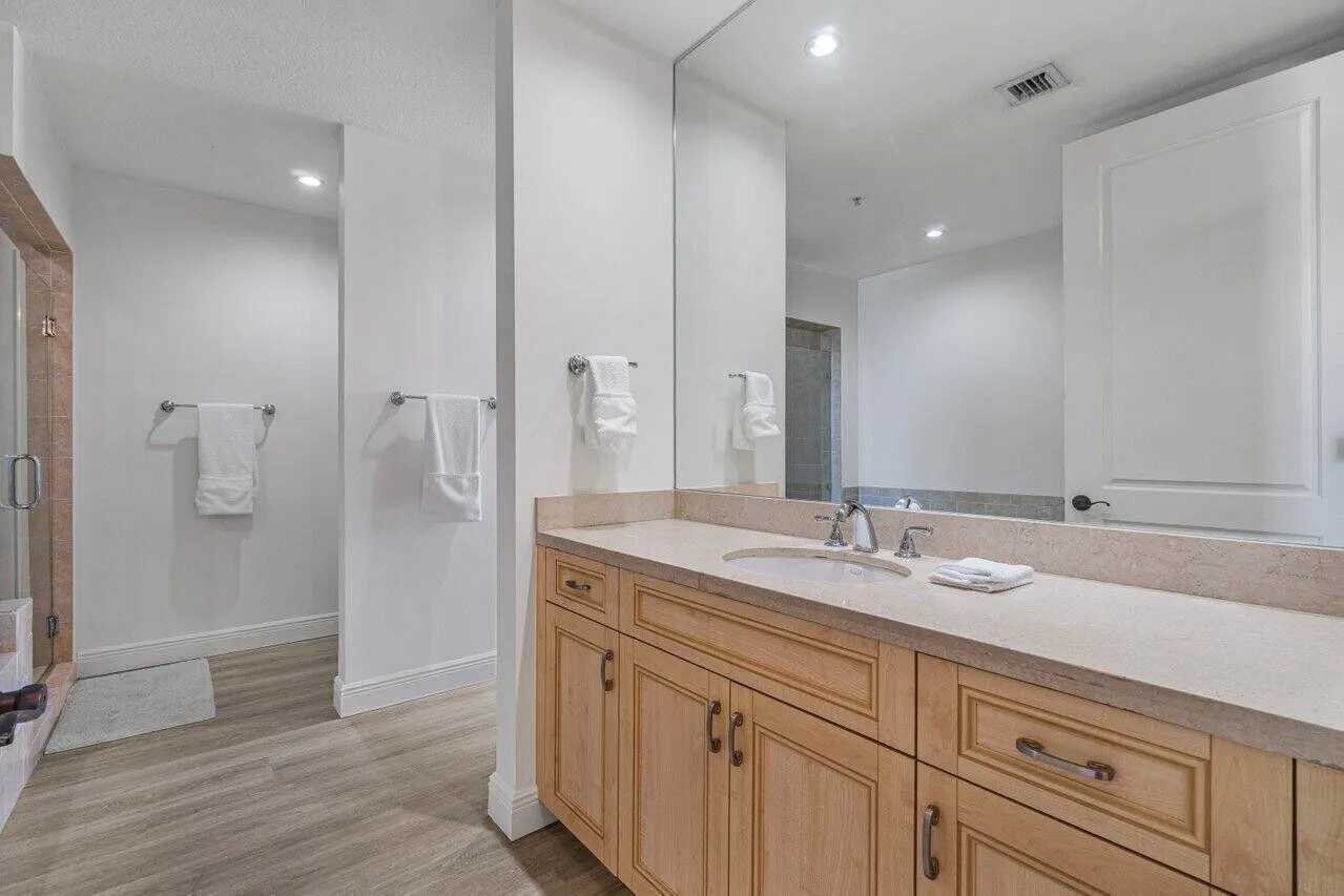 200 NE 2nd Avenue, #401