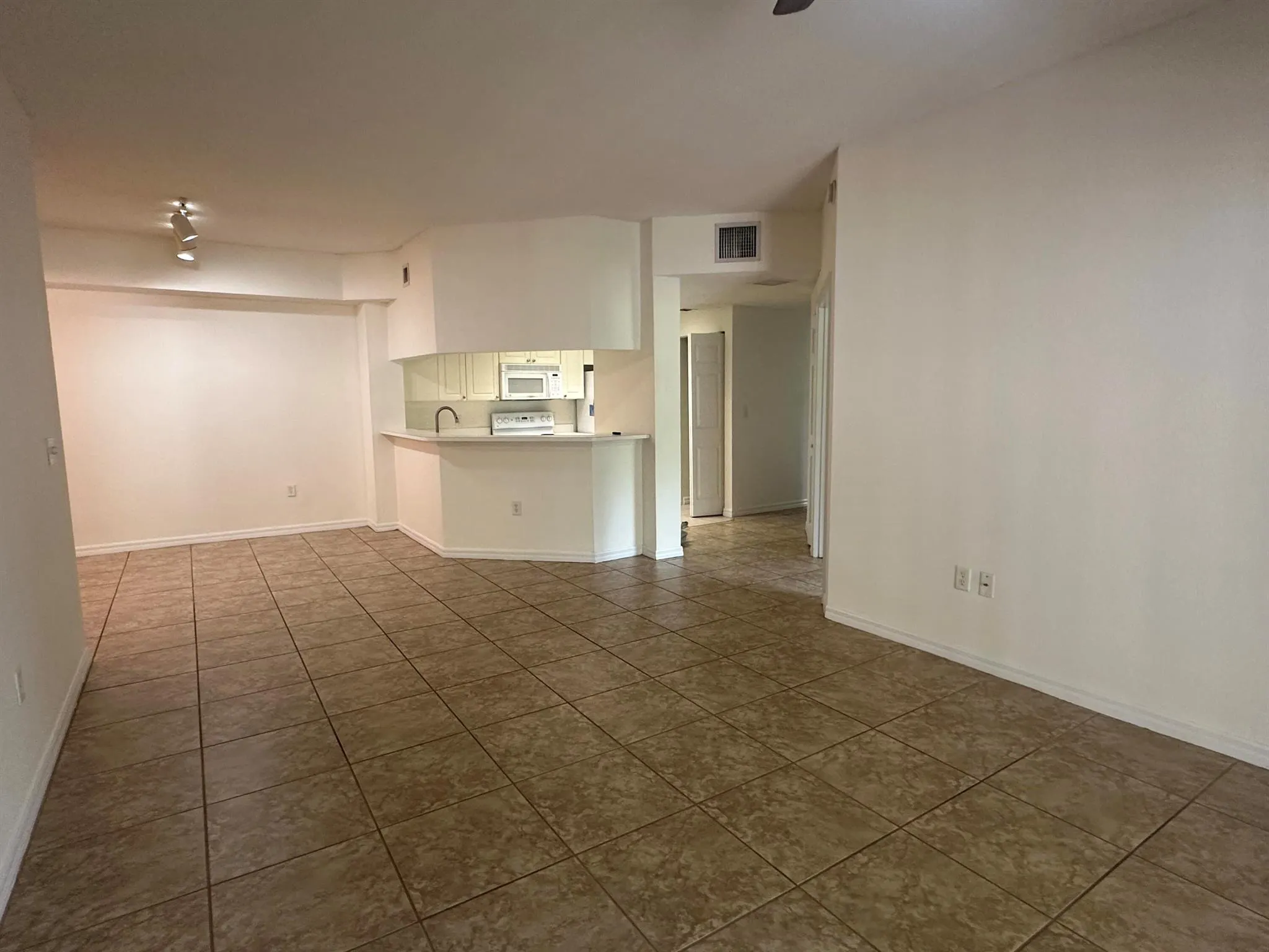 3020 Alcazar 303 Place, #303