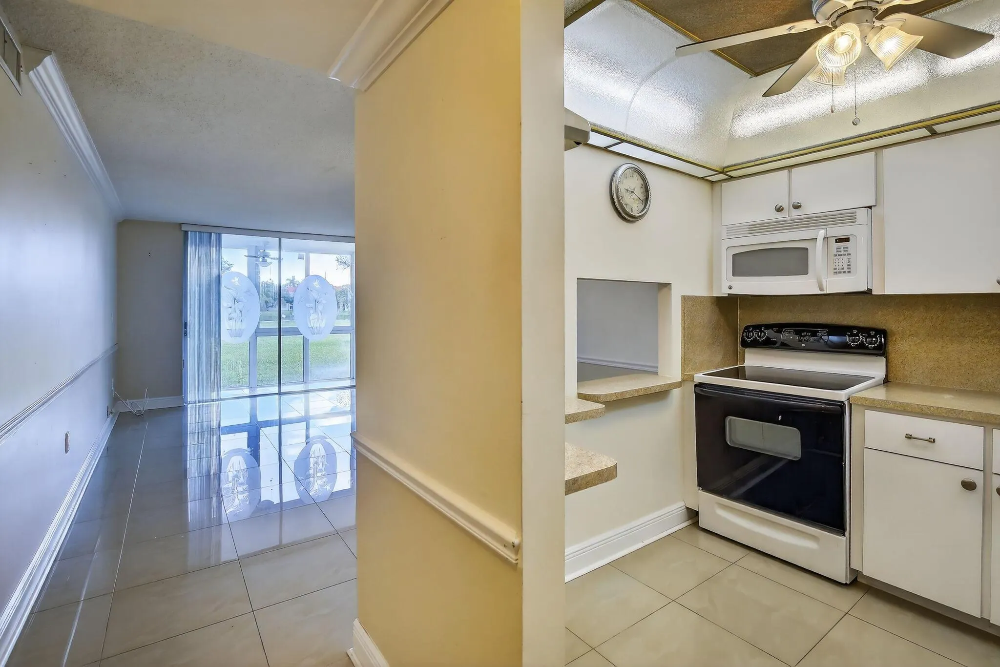 2951 Sunrise Lakes Drive E, #107