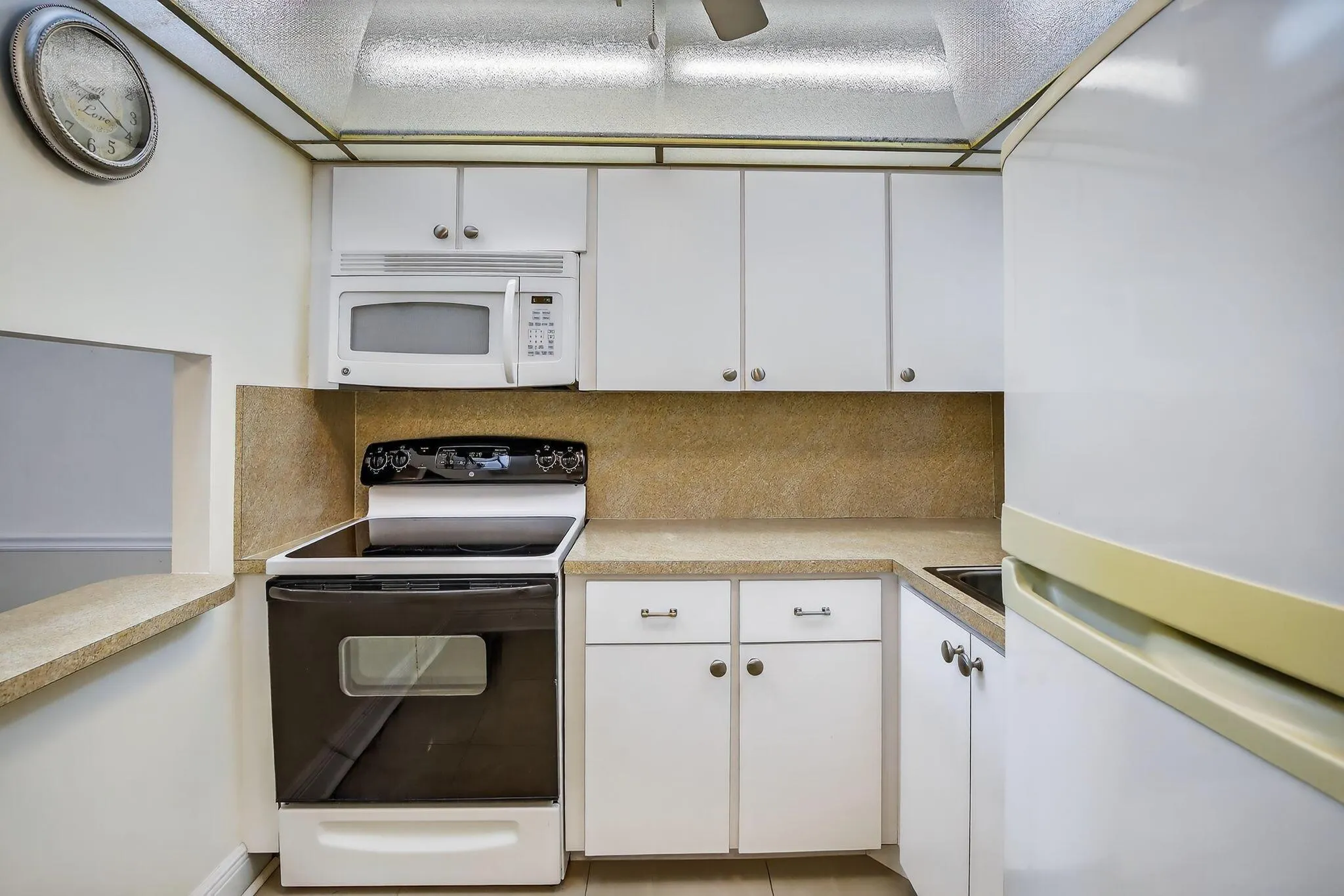 2951 Sunrise Lakes Drive E, #107
