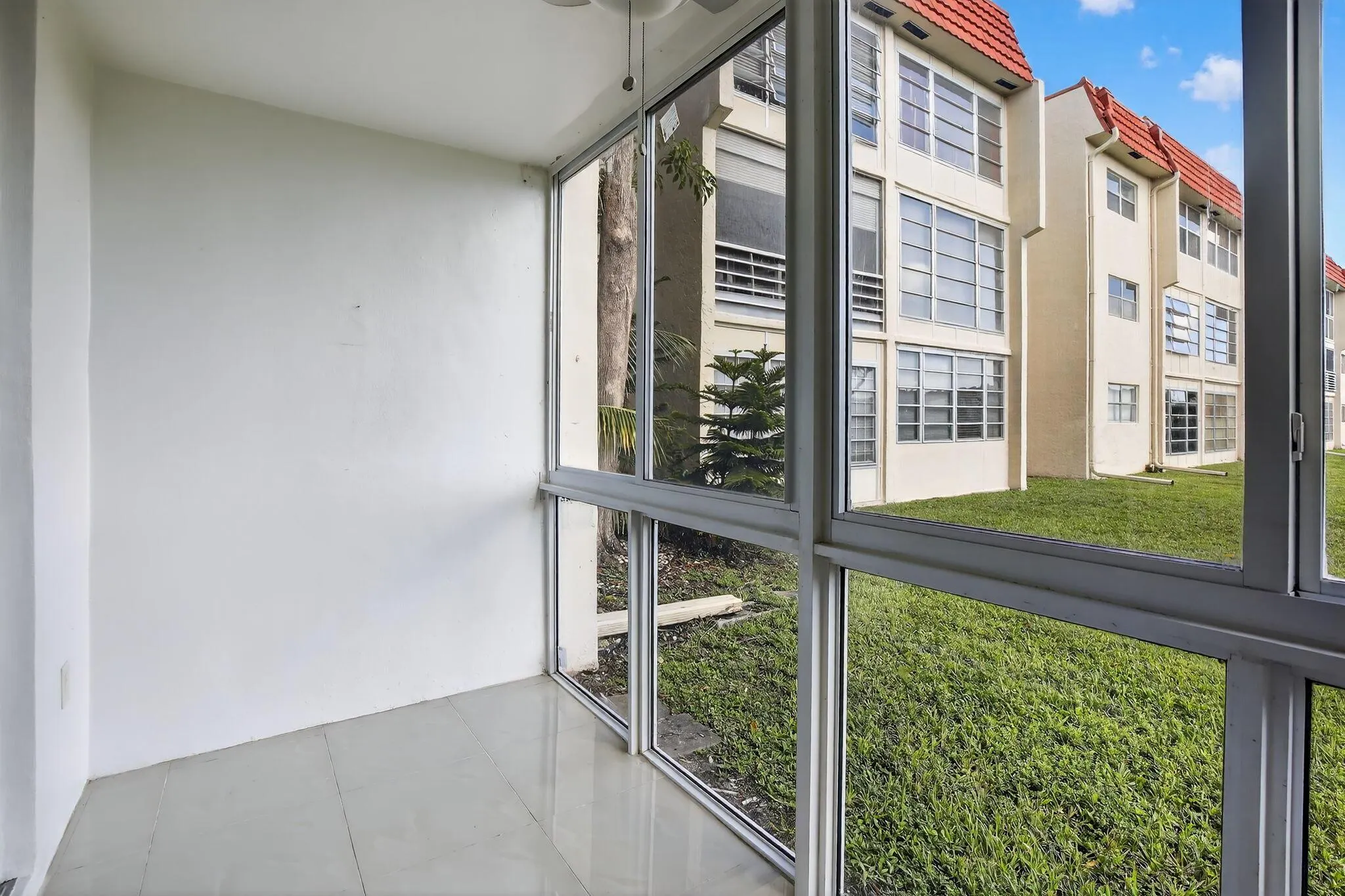 2951 Sunrise Lakes Drive E, #107