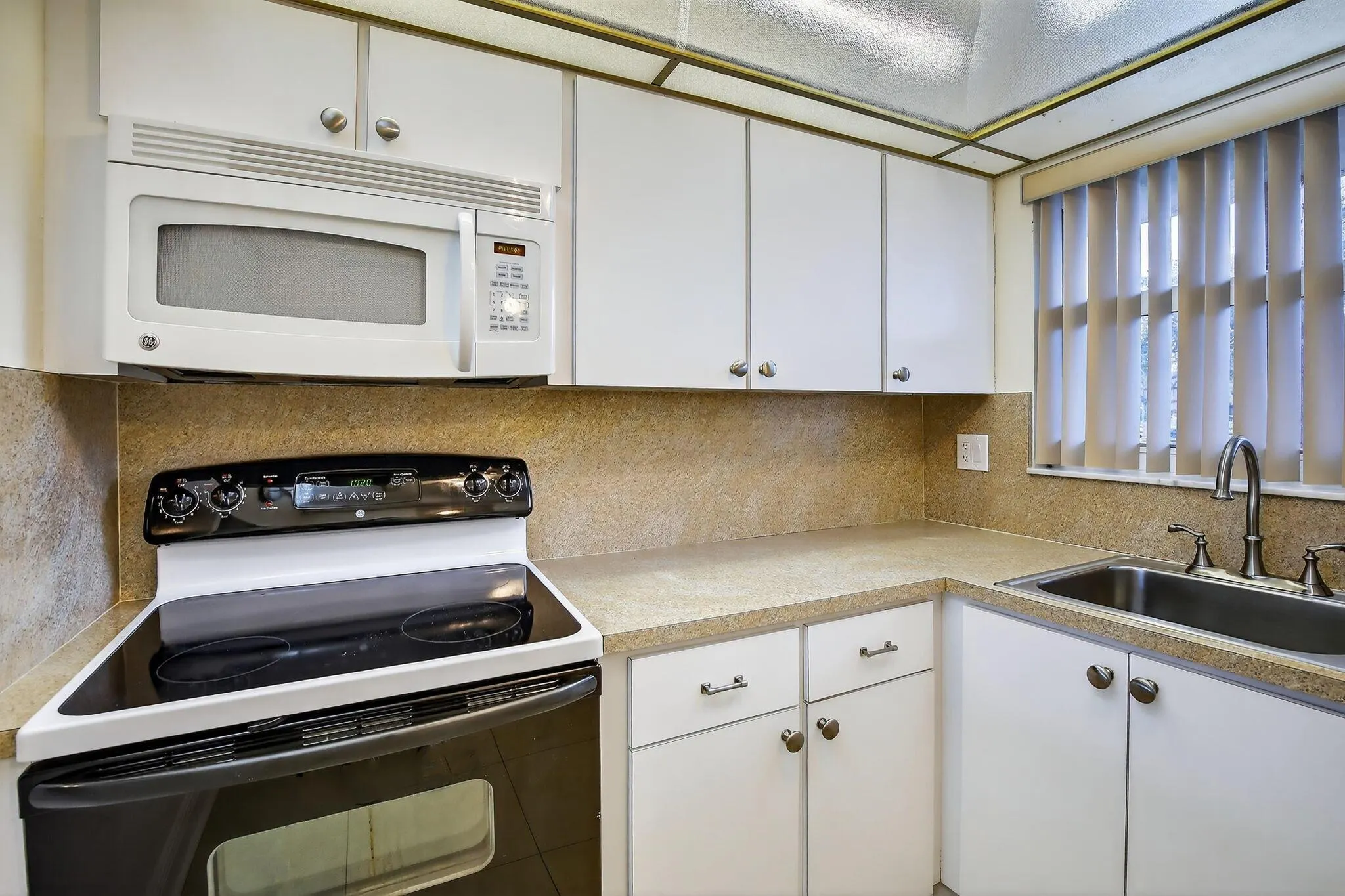 2951 Sunrise Lakes Drive E, #107