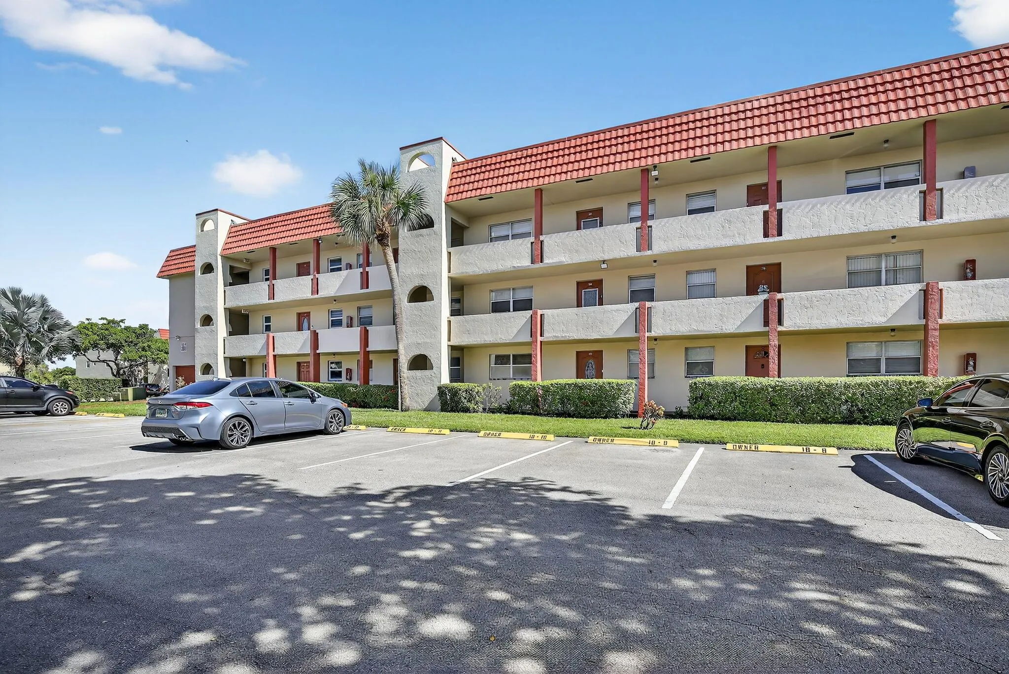 2951 Sunrise Lakes Drive E, #107