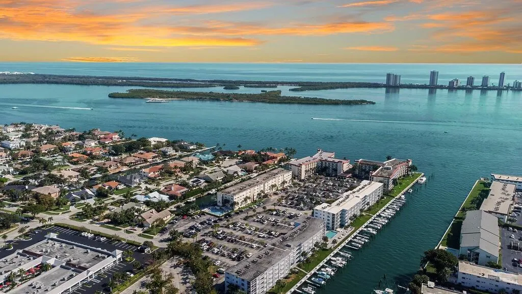 109 Paradise Harbour 211 Boulevard, #211