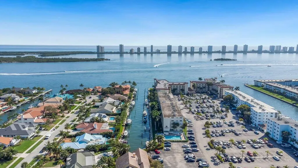 109 Paradise Harbour 211 Boulevard, #211