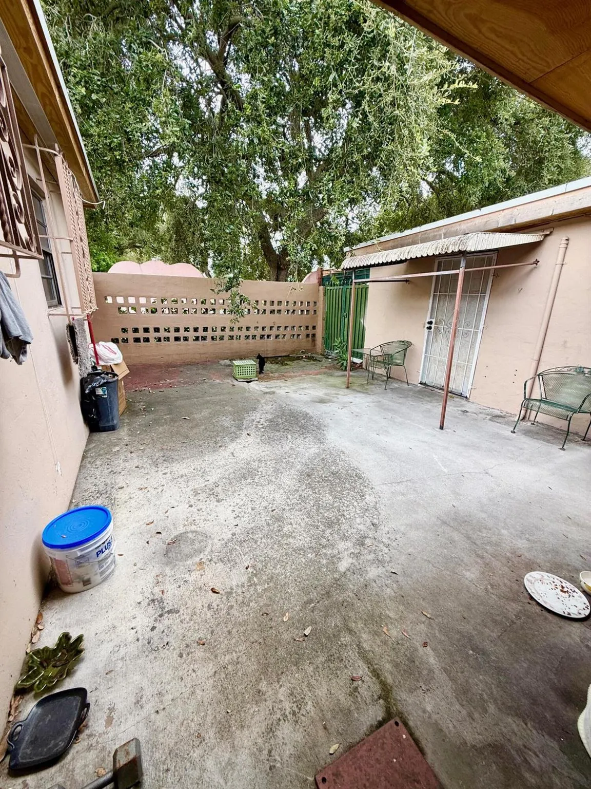 102 NE 9th Court