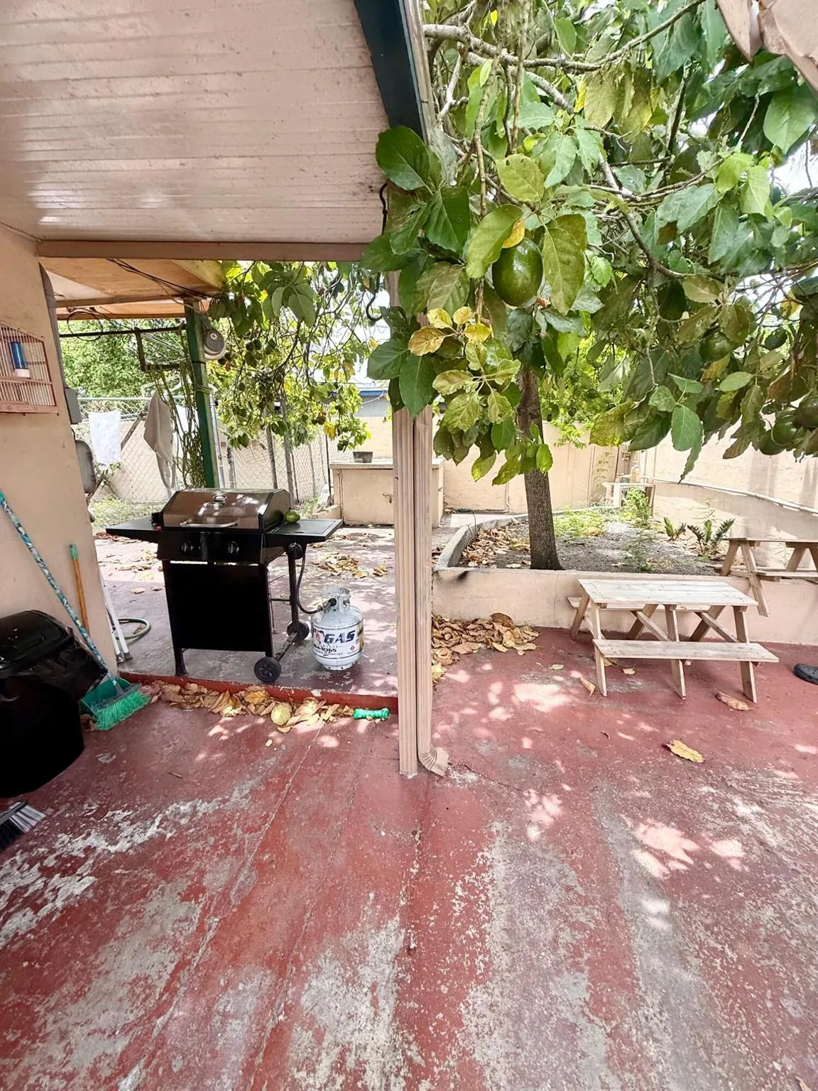 102 NE 9th Court