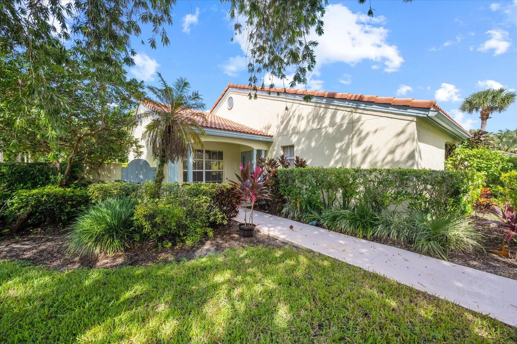 2216 Las Casitas Drive