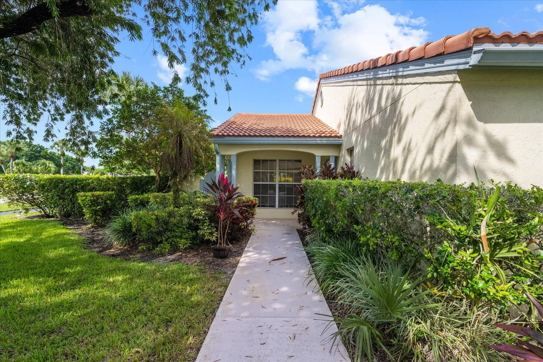 2216 Las Casitas Drive