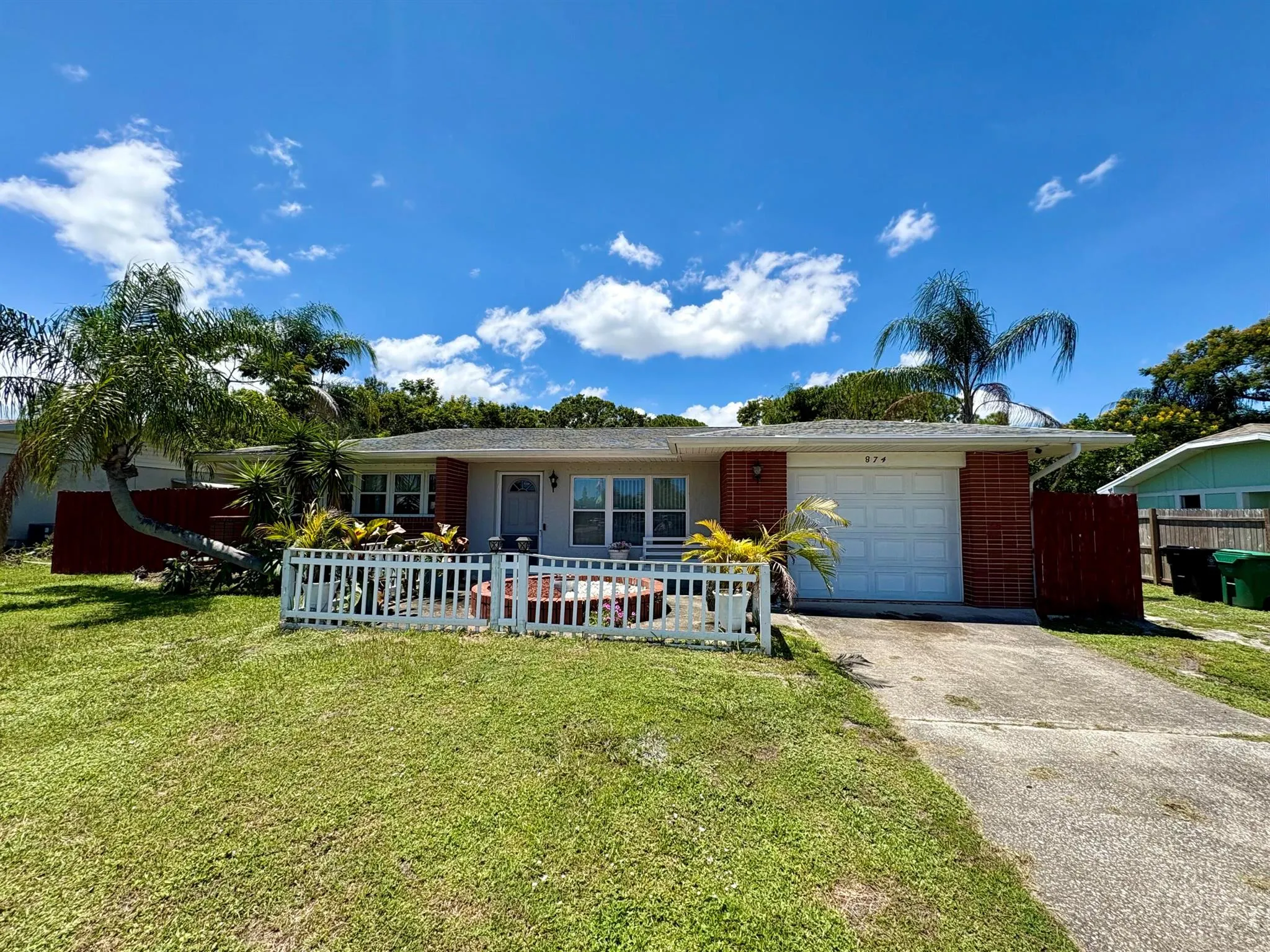 874 SW Ivanhoe Drive
