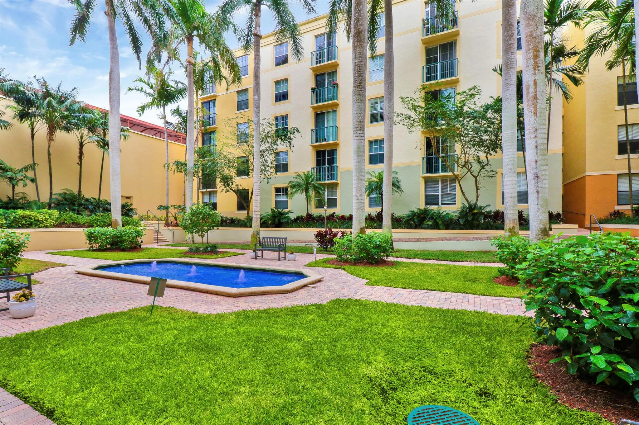 720 S Sapodilla Avenue, #208