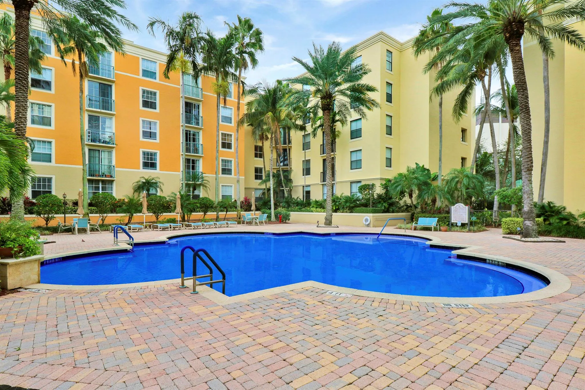 720 S Sapodilla Avenue, #208