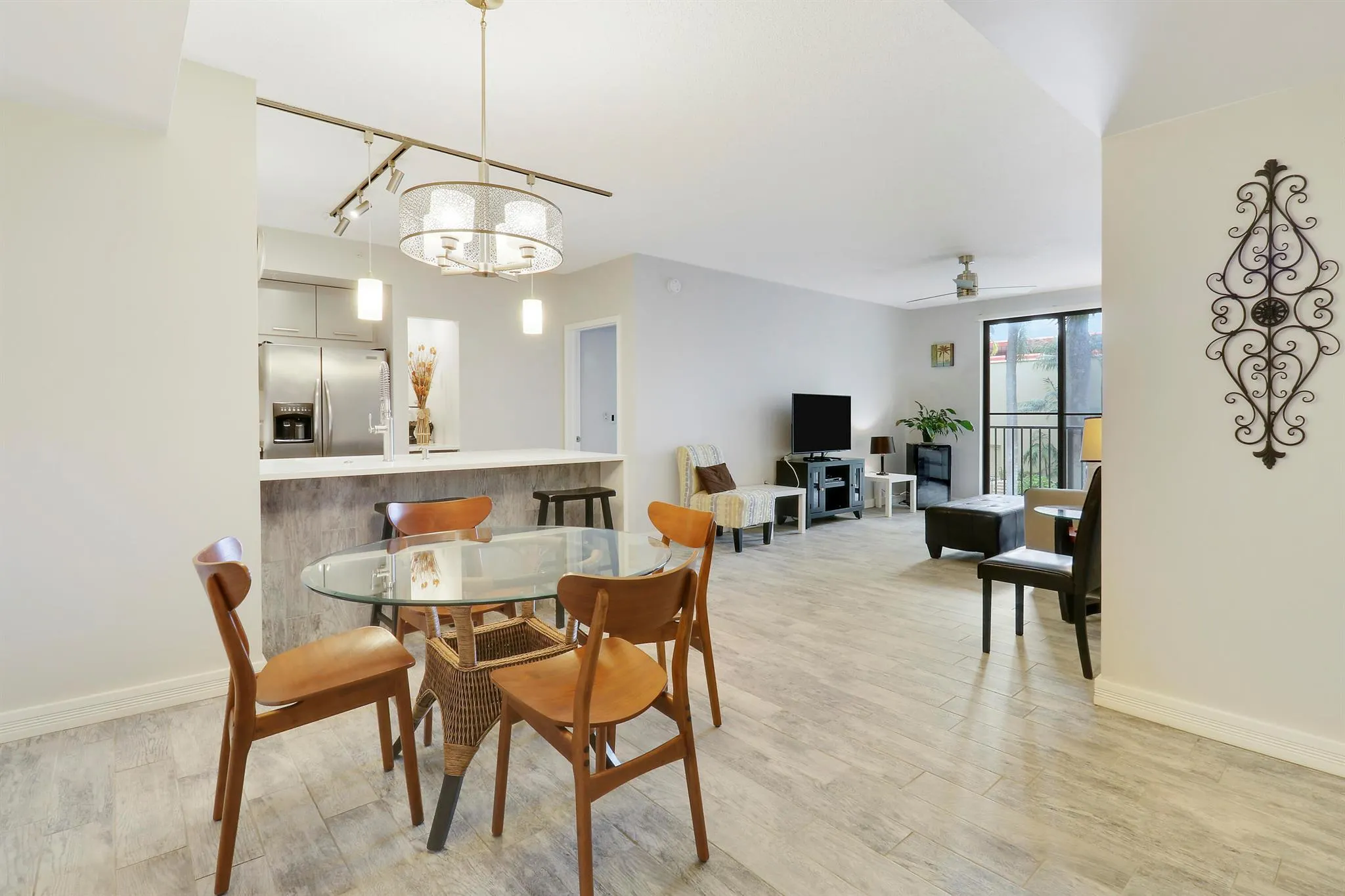 720 S Sapodilla Avenue, #208