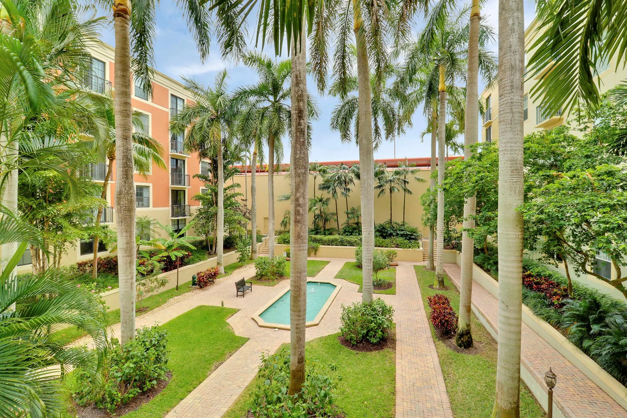 720 S Sapodilla Avenue, #208