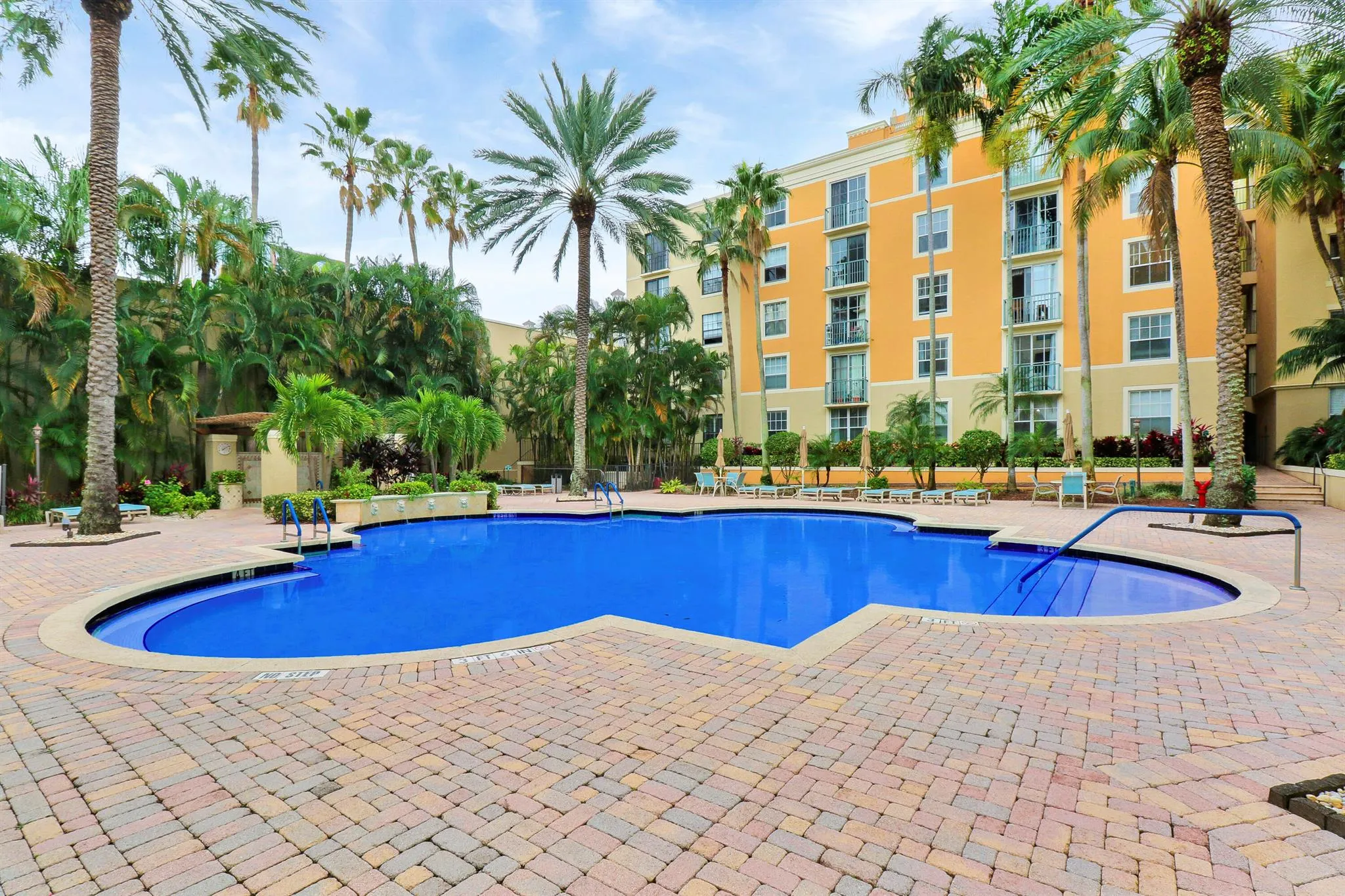 720 S Sapodilla Avenue, #208