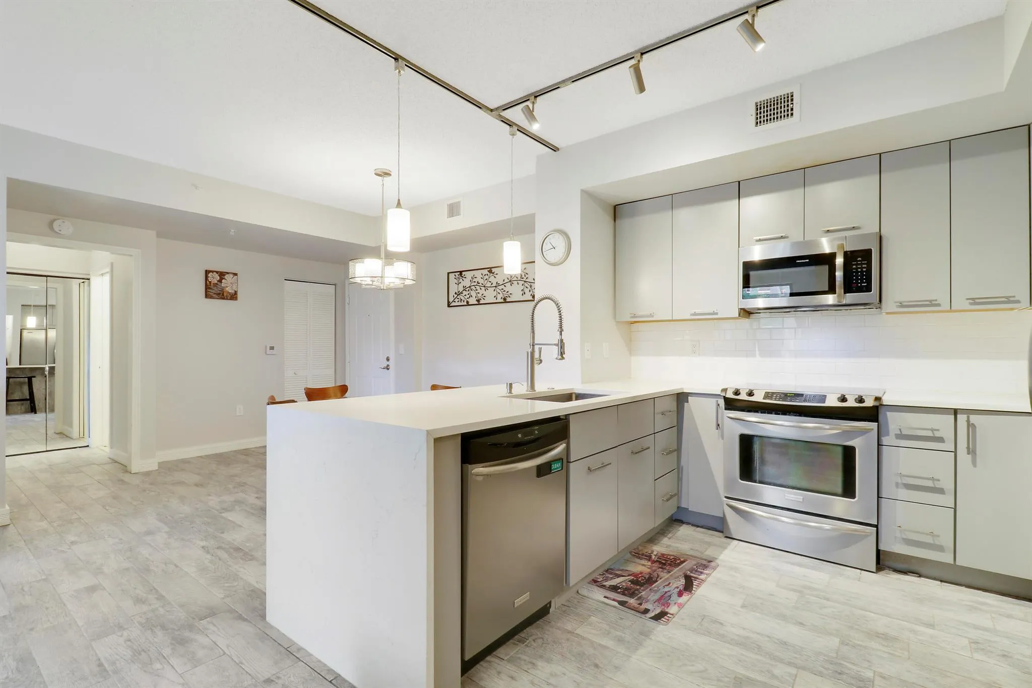 720 S Sapodilla Avenue, #208