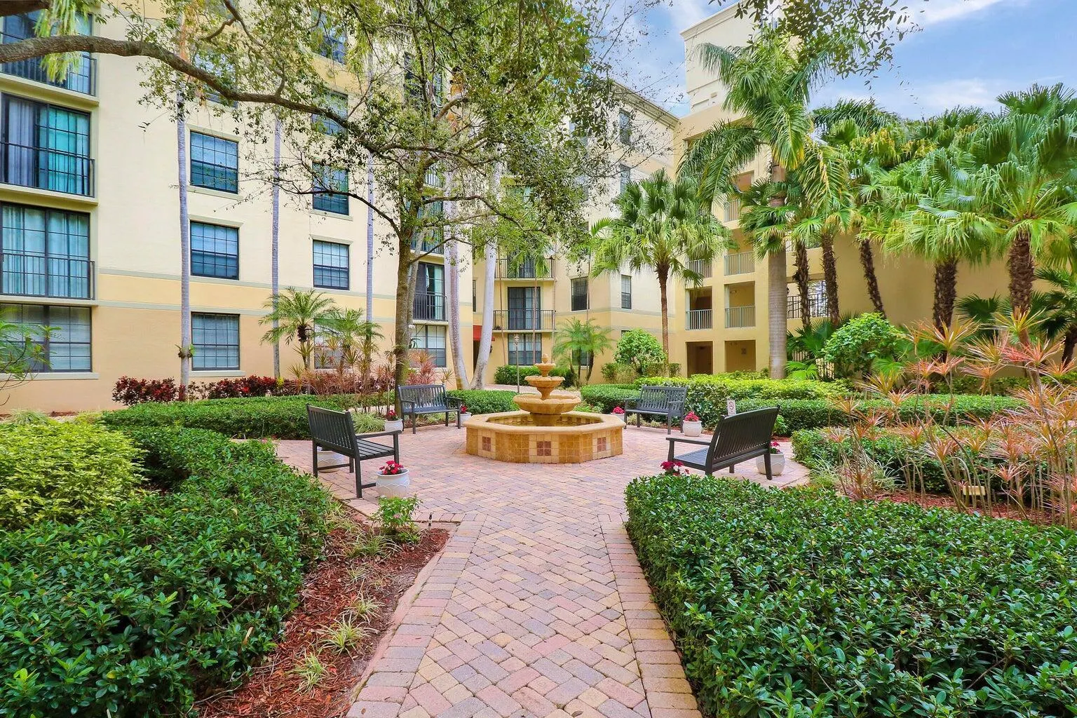 720 S Sapodilla Avenue, #208