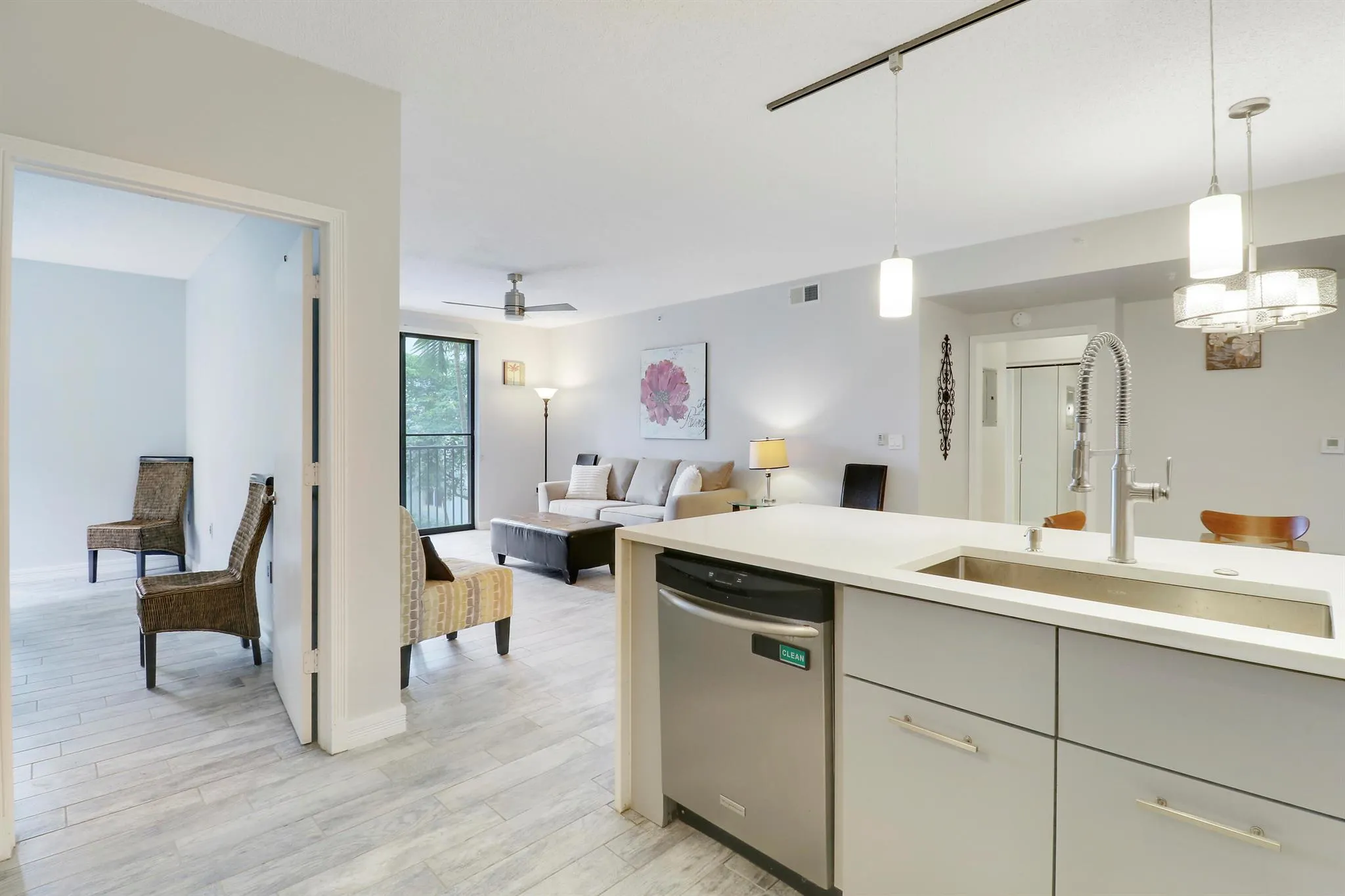720 S Sapodilla Avenue, #208
