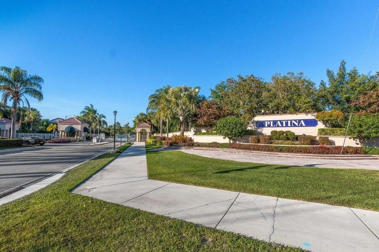 5135 Floria Drive, #H