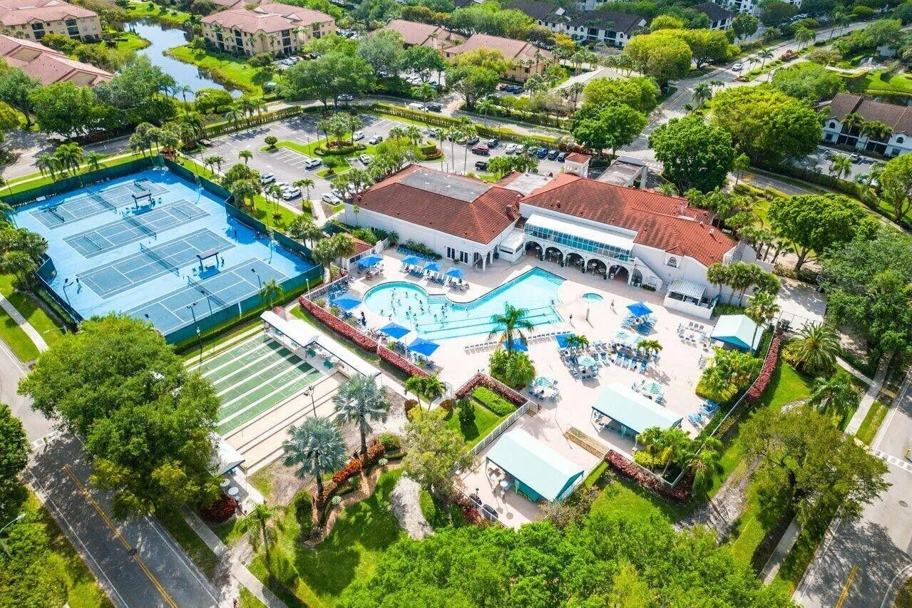 5135 Floria Drive, #H